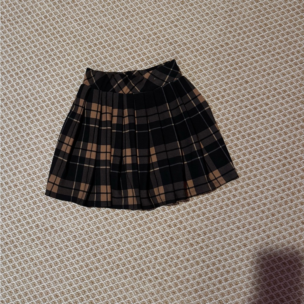 Plaid Pleated Skirt in Black and Tan